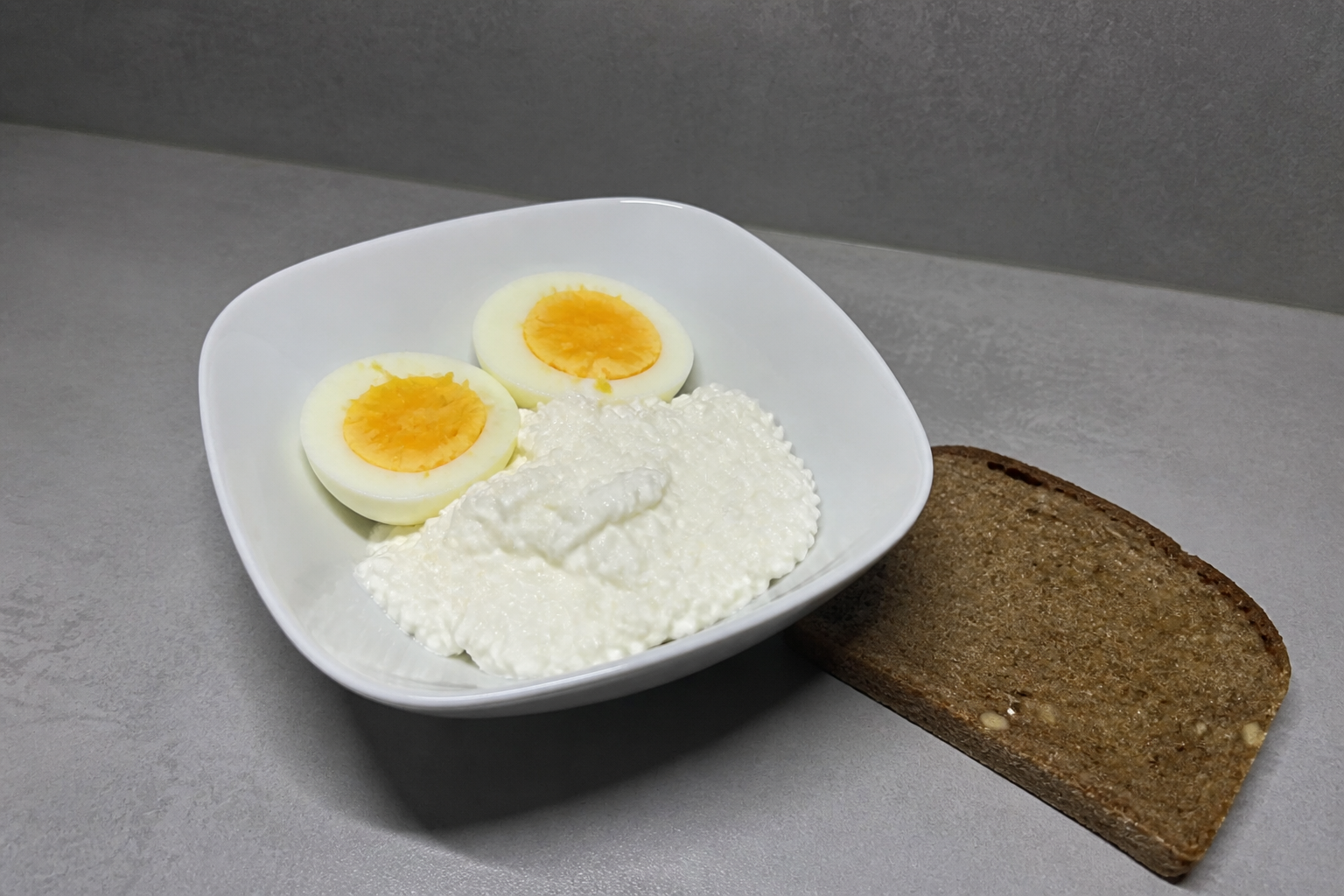 Balanced protein-rich breakfast in a home kitchen