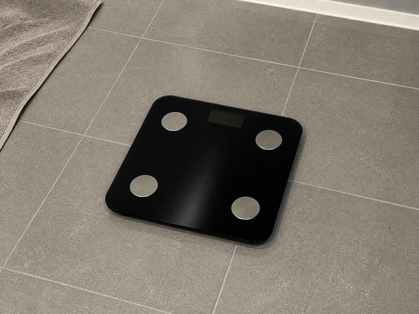 Bathroom scale illustrating normal day-to-day weight fluctuation